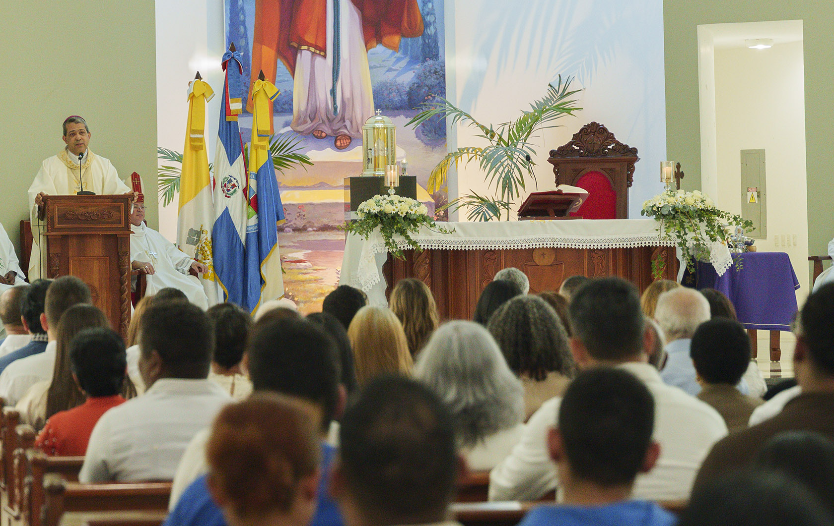 Mons Carlos Tomas Morel Diplan rector de la UCATECI