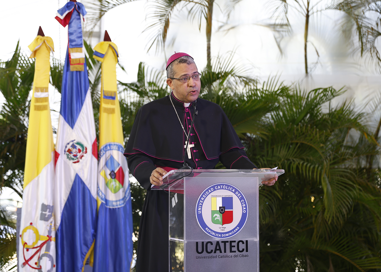 MONS CARLOS TOMAS MOREL DIPLAN rector de la UCATECI