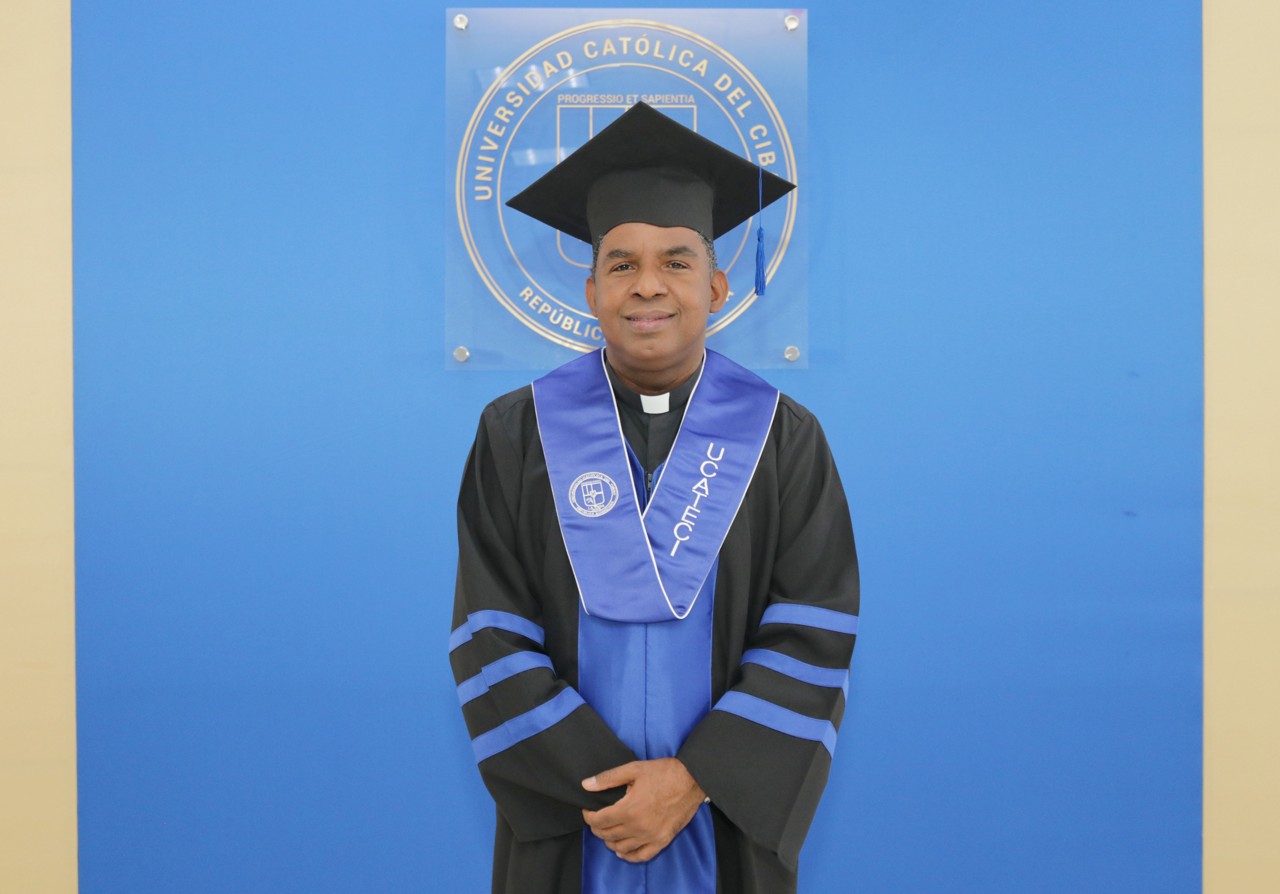 Rvdo. P. Dr. Sergio de la Cruz de los Santos rector UCATECI
